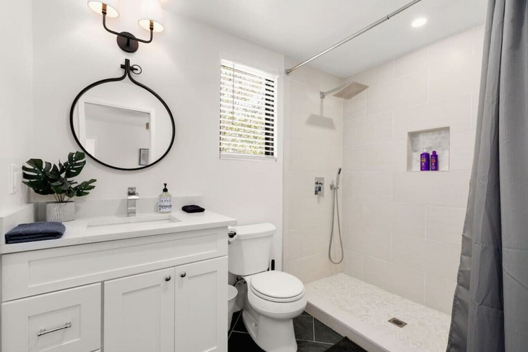 Interior 2, Casita 5 Minutes From Gruene Hall and King Bed!, Comal
