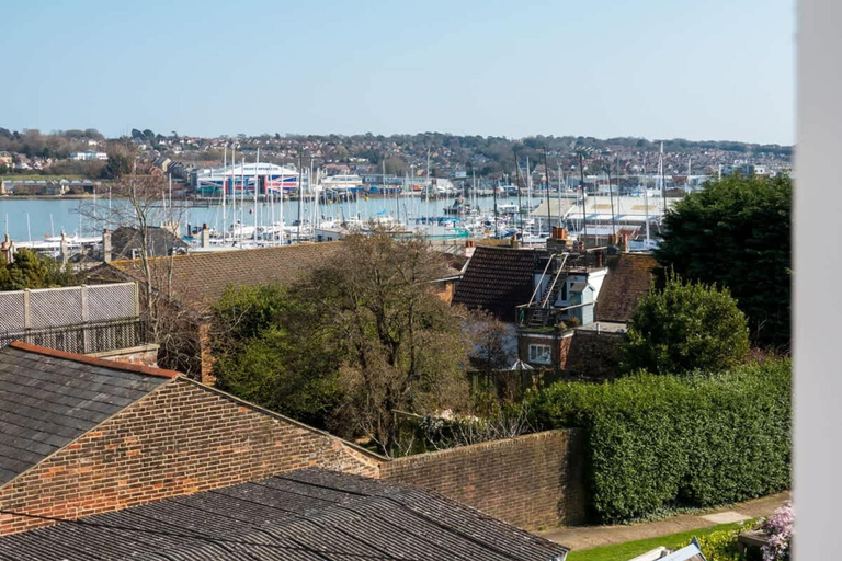 Room 4, Sun Hill Cottage Charming 3 Bed in Cowes Old Town, Isle of Wight
