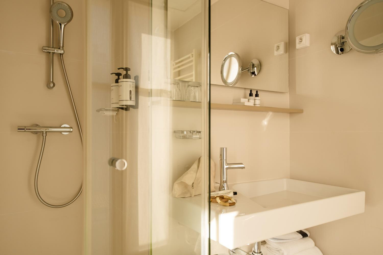 Bathroom 5, 9Hotel Opera, Paris