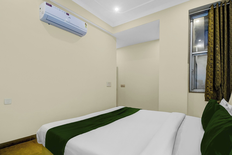 Room 4, FabHotel Runway, Near Jawahar Circle - Patrika Gate, Jaipur