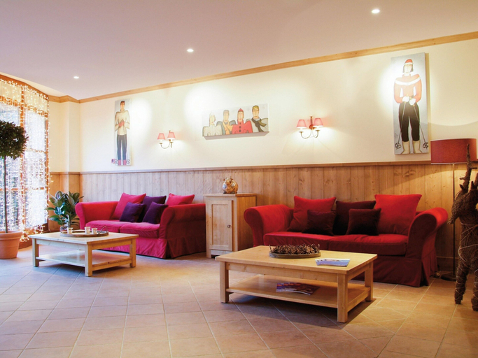 Reception 4, Apartment in Savoie With Heated Poo, Savoie