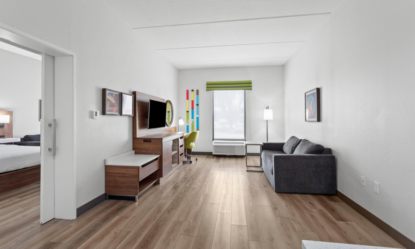 Bedroom 4, Hampton Inn Houston-Pearland, Brazoria
