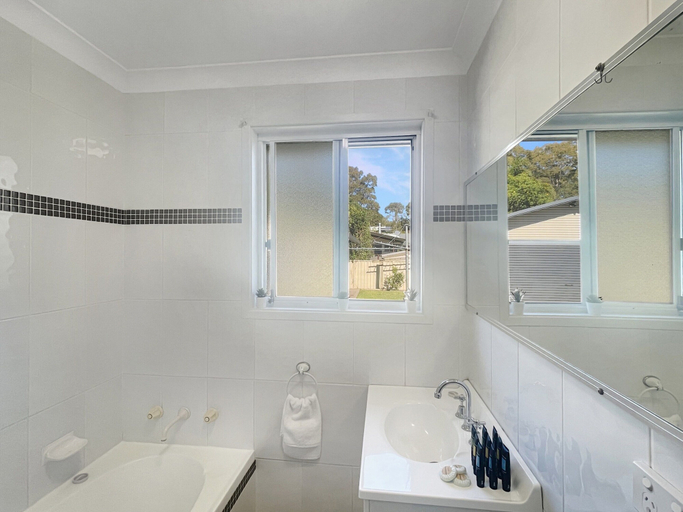 Bathroom 3, Family 3-bed Retreat Near Batehaven Beach, Eurobodalla