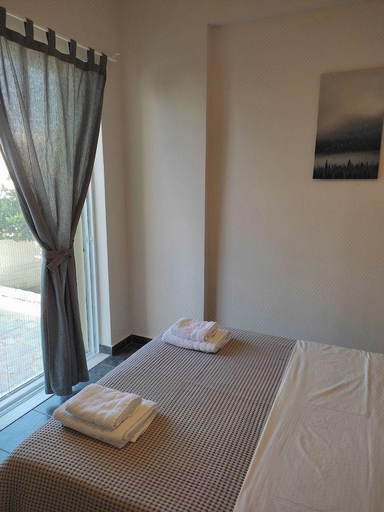 Bedroom 2, Double M, Attica