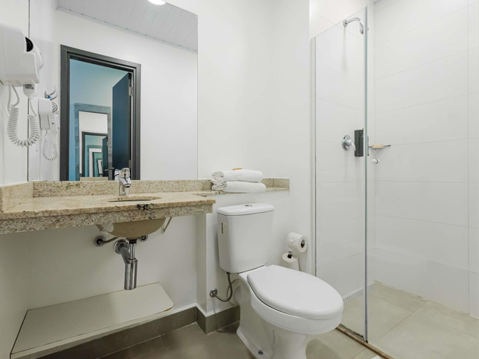 Bathroom 4, ibis budget Santos Gonzaga, Santos