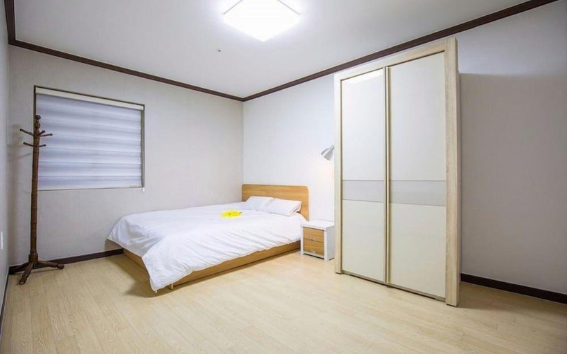Bedroom 3, Yeosu Sun Beach Pension, Yeosu