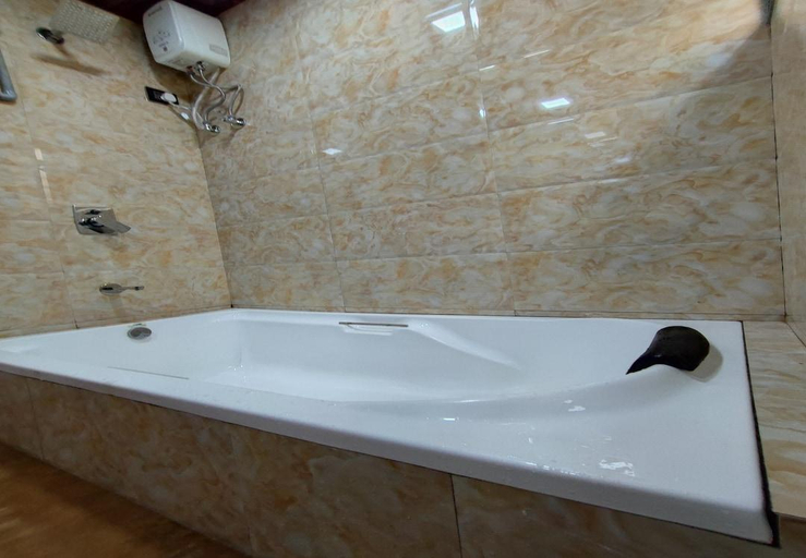 Bathroom, Hotel Starlit, Thane