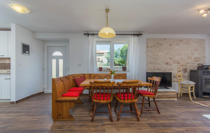 Others 5, Villa Pax, Marčana