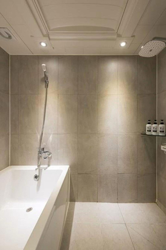 Bathroom 5, NO.25 Busan Yongho Branch, Nam