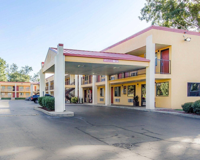 Exterior & Views 2, Econo Lodge Lanett, Chambers