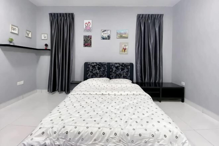 Room 4, Stylish Blue Water Home w/ Pool, Johor Bahru