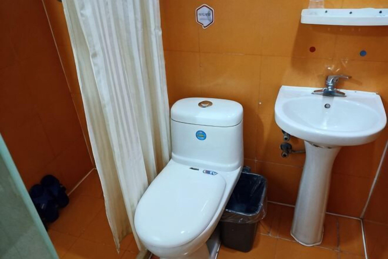 Bathroom 3, Ruixue Hostel (Shanghai Zhujing Zijin Plaza), Shanghai