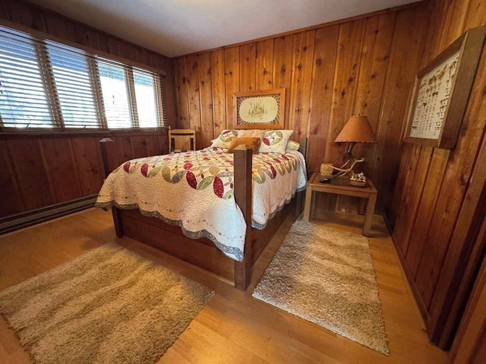 Room 4, Stack's Back Bay Retreat, Oneida