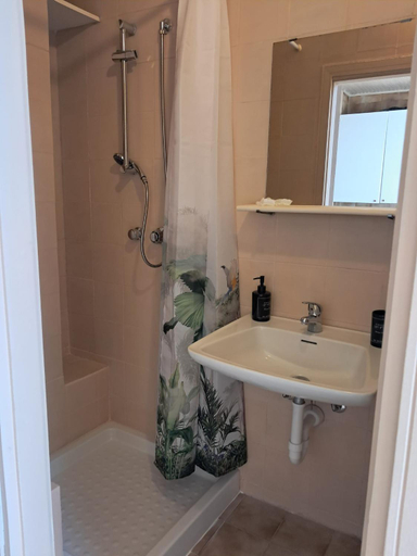 Bathroom 3, Corso Garibaldi mansarda, Imperia
