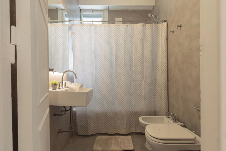 Bathroom, MOT Charcas 2500, Distrito Federal