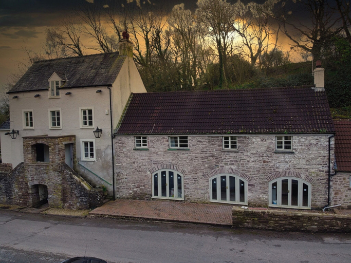Exterior & Views, Swan House Tea Room Bed & Breakfast, Gloucestershire