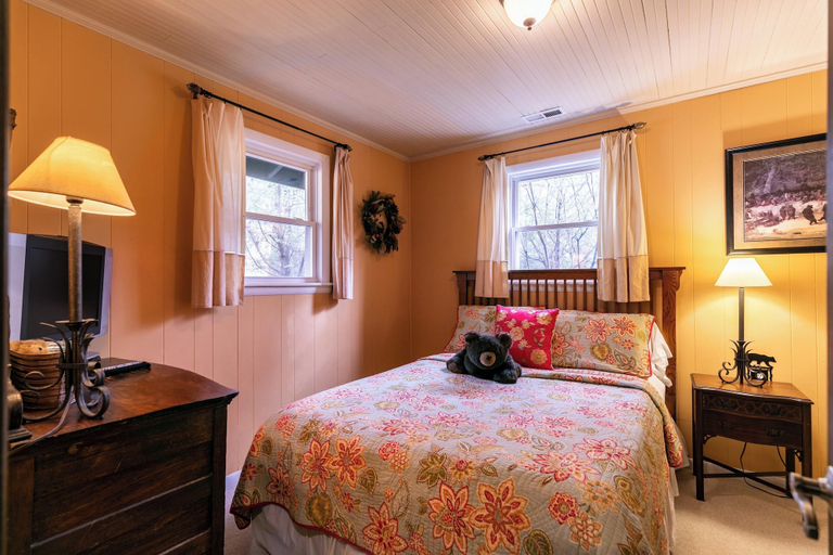 Interior 5, Bear Bungalow, Watauga