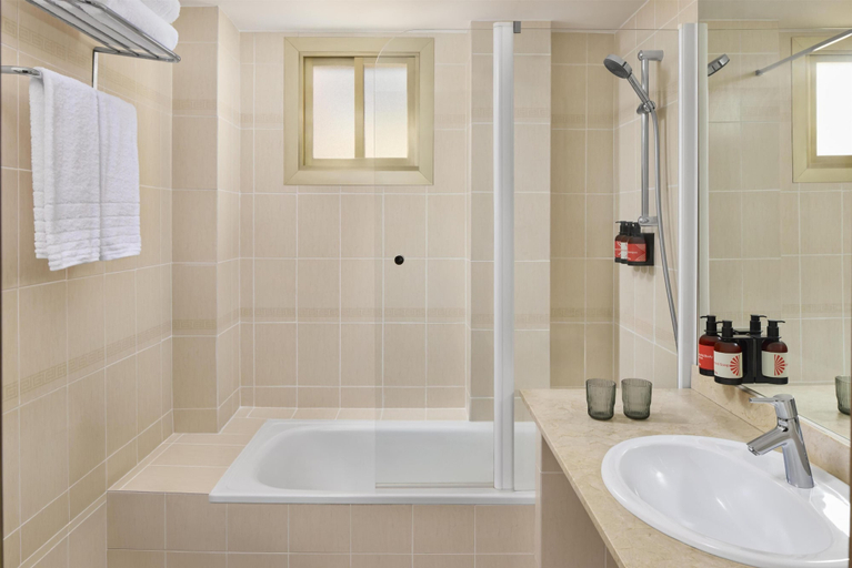 Bathroom 5, iStay by NH Zaragoza Sport Hotel, Zaragoza