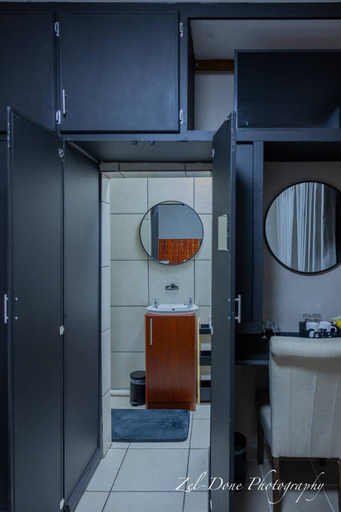 Bathroom 5, Heerengracht Guesthouse, Frances Baard