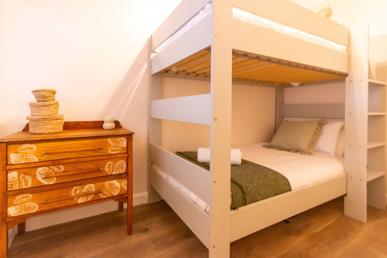Room 2, Cosy 2 Bed Viking Bay Cottage, Kent