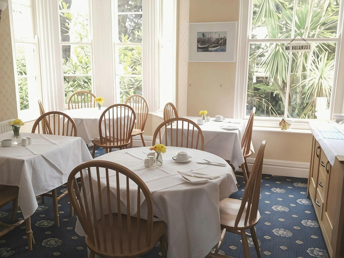 Food & Drinks 4, The Lerryn Hotel, Cornwall