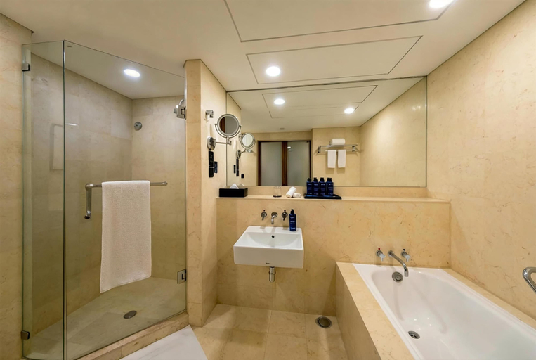 Bathroom 5, Radisson Blu Dhaka Water Garden, Dhaka