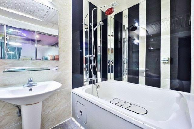 Bathroom 5, Changwon Masan Chocolate, Masan