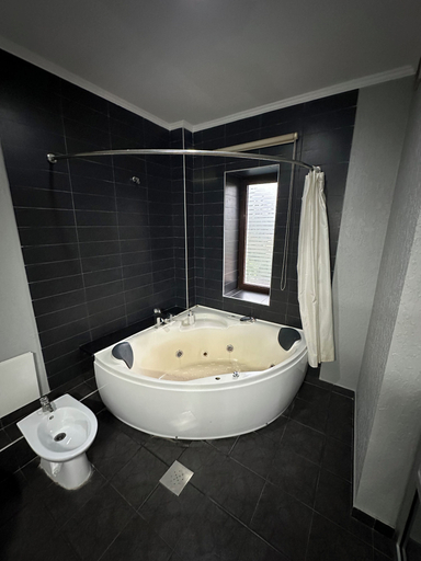 Bathroom 4, Gatsby Ortosay, Bishkek