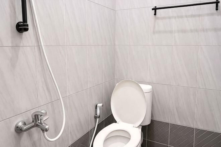 Bathroom 4, Rays Residence, West Jakarta
