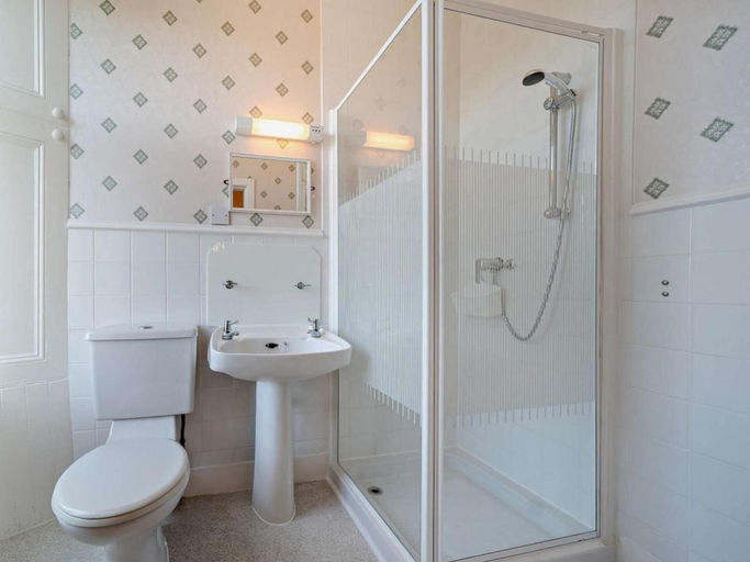 Bathroom 4, Dunoon - Sleeps 17 - Group Retreat With Parking, Argyll and Bute