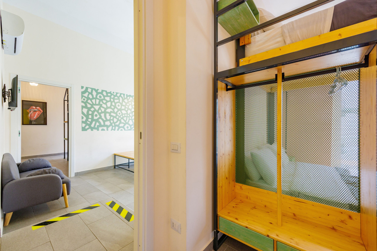 Room 2, Central Station Housing Apartment1, Napoli