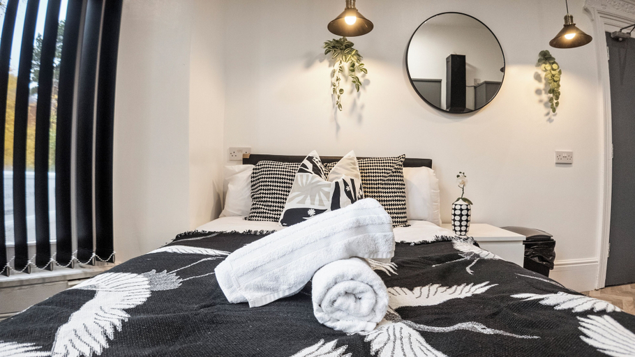 Room 2, Modern Retreat in Birmingham, Sandwell
