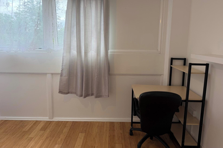 Interior 5, Apartment Sleeps 6 - Wifi & Free Parking, London