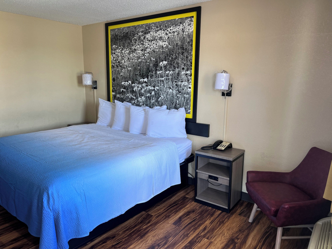 Bedroom 4, Super 8 by Wyndham Lumberton NC, Robeson