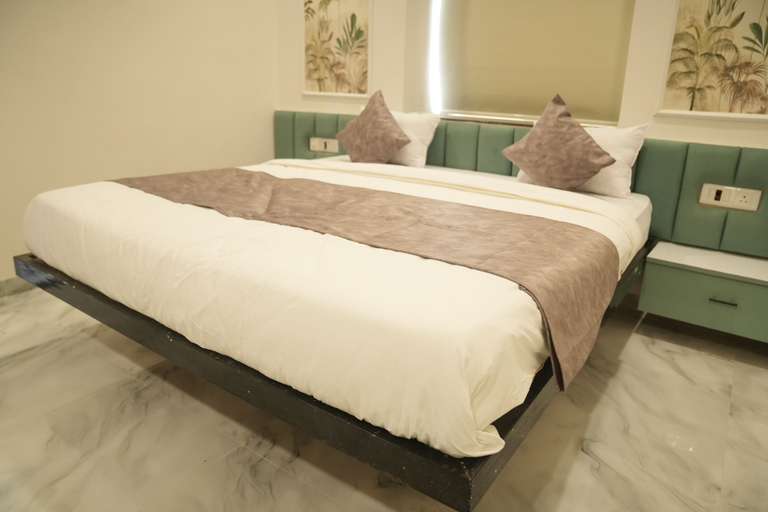 Room 4, Hotel South Square, Nagpur