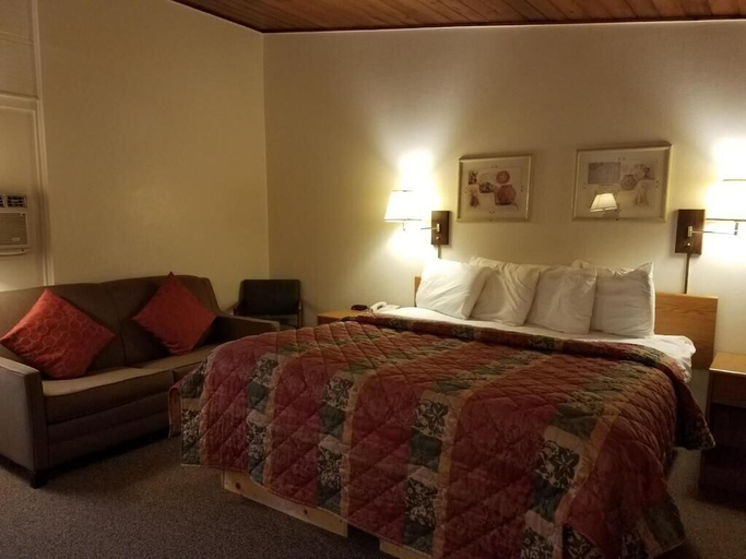Bedroom 4, Budget Host, Colfax