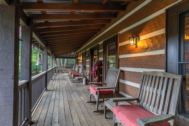 Interior 5, Cari's Rivers Edge, Watauga