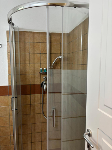 Bathroom 4, Borgo Nocchiara, Syracuse