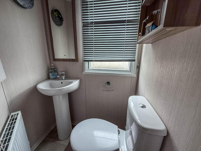Bathroom 3, Beautiful Caravan With Decking At Highfield Grange Ref 26740Wr, Essex