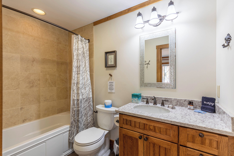 Interior 4, Lookout Lodge - 1 Level Home et Friendly, Views, Hot Tub, & Pool Table, Watauga