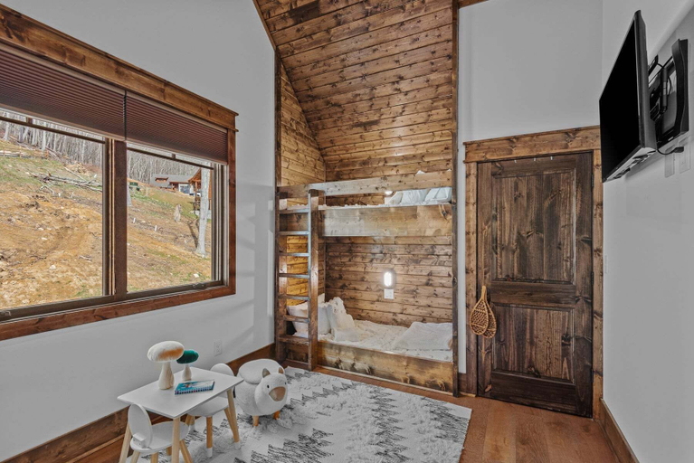 Interior 5, Llama Creek Cabin at Eagles Nest, Avery