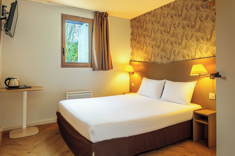 Bedroom 3, Kyriad Chantilly, Oise