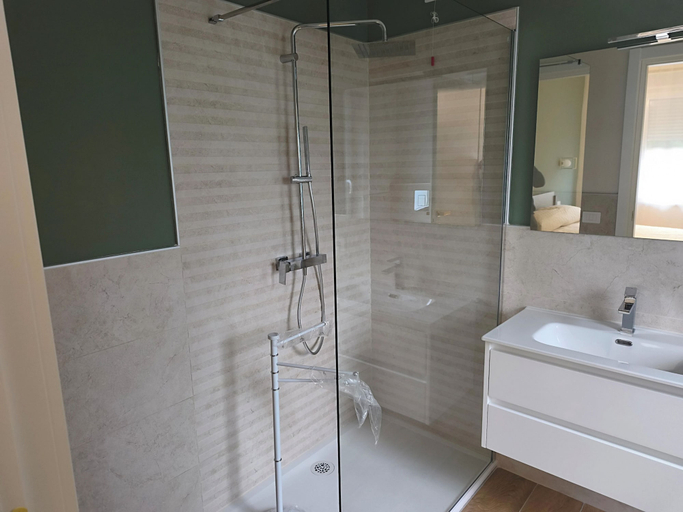 Bathroom 3, le lenze, Isernia