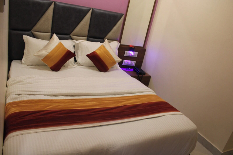 Room 3, Hotel Sunrise View, Ahmadabad
