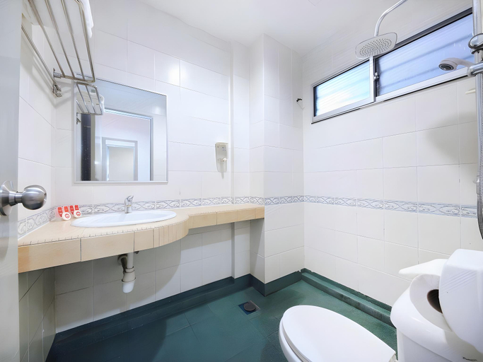 Bathroom 4, S2 Hotel, Seremban