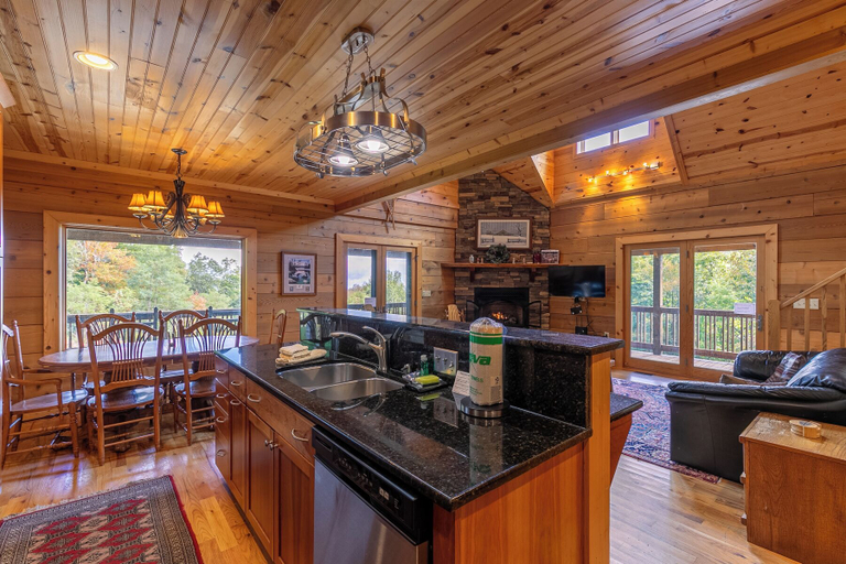 Food & Drinks, Morris Cabin, Watauga