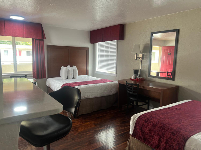 Bedroom 3, Red Carpet Inn Medford, Jackson