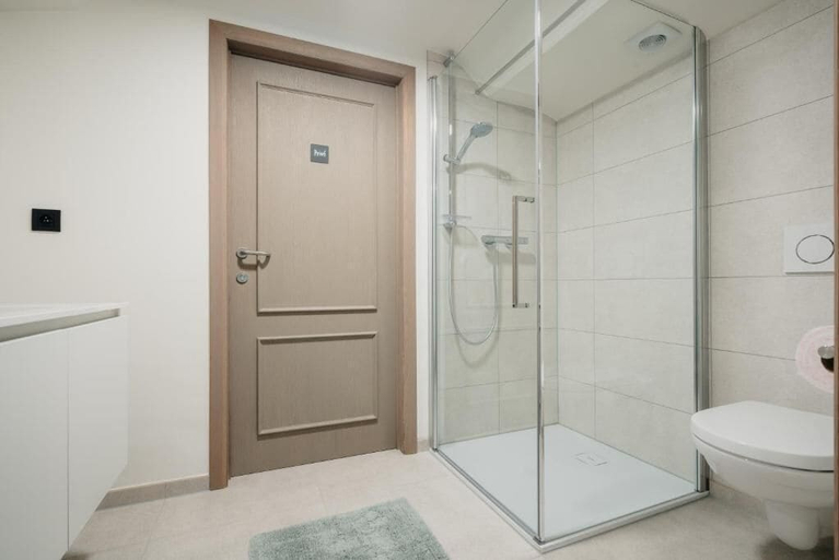 Bathroom 5, 't Wilgenhuys, Limburg