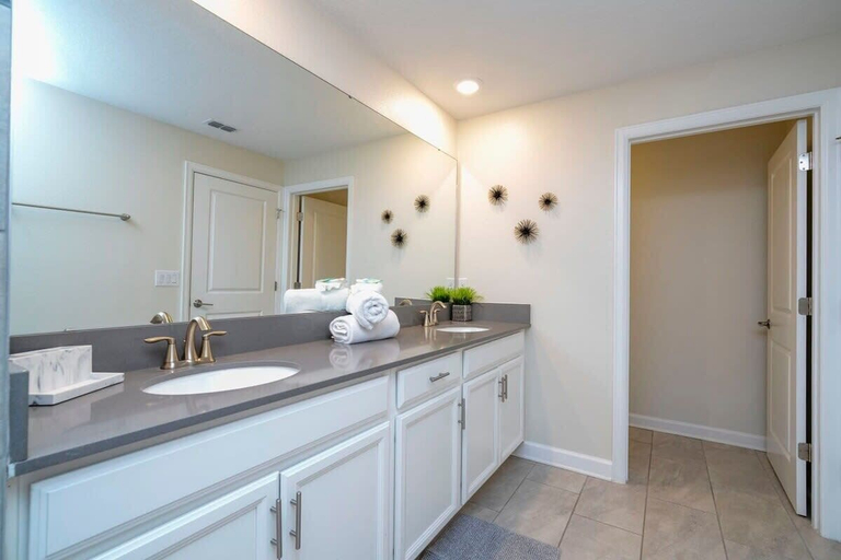 Bathroom 3, Cozy Getaways - Spacious & Ideal Location, Osceola