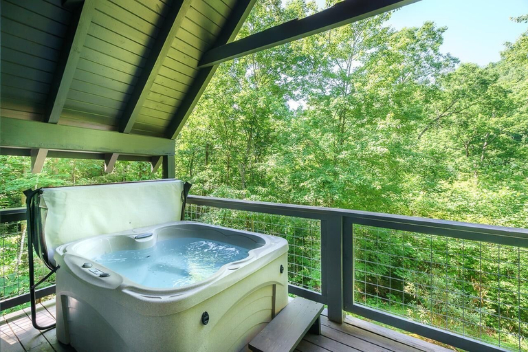 Outdoor spa tub 3, Lil' Smoky Studio, Sevier